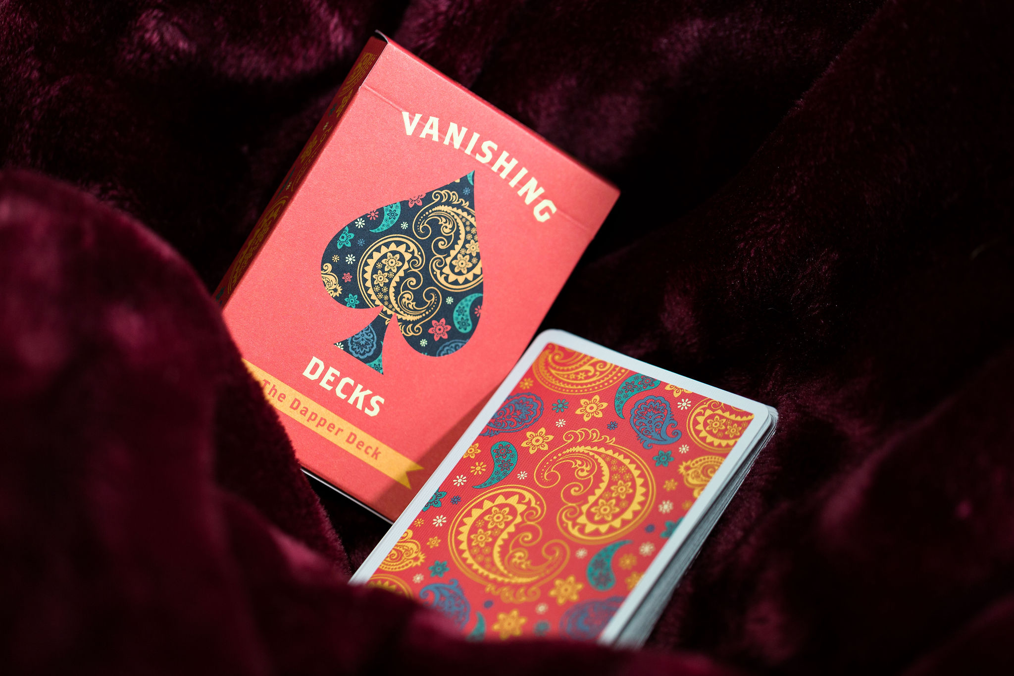 Details about   THE DAPPER DECK OF PLAYING CARDS BY VANISHING INC POKER SIZE MAGIC TRICKS GAMES 